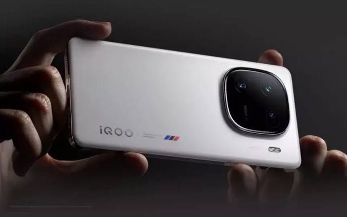 iQOO 13 Review: Funtouch 15 and Snapdragon 8 Elite Performance